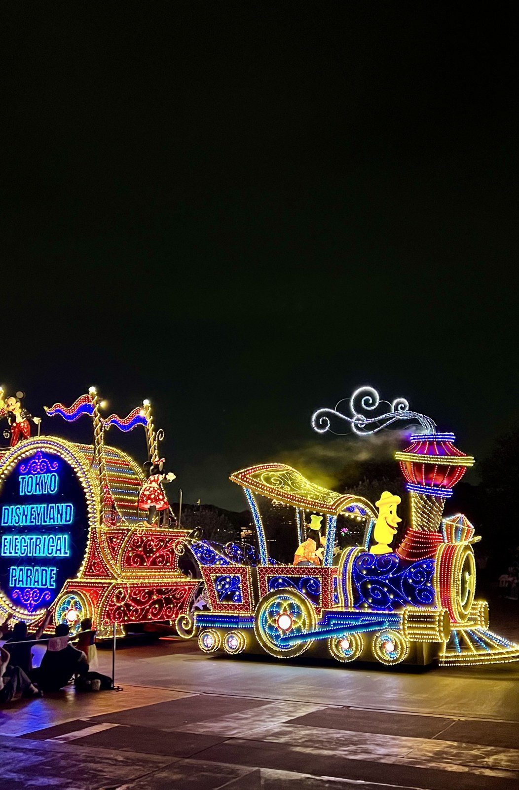 東京ディズニーランド・エレクトリカルパレード・ドリームライツの先頭フロート
